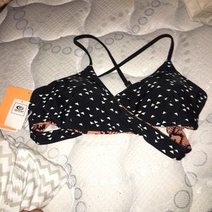 BRAND NEW RIPCURL SWIMTOP